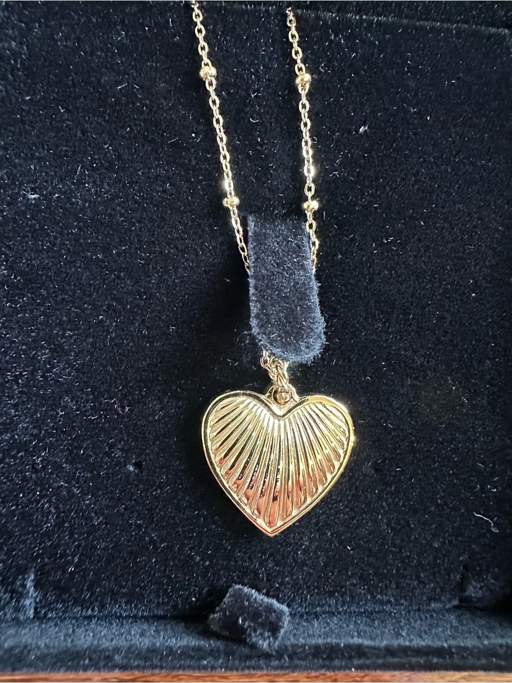 Gold Heart Pendant Necklace - Elegant Womens Jewelry